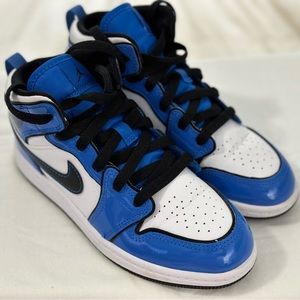 Air Jordan 1 MID Signal Blue